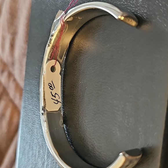 Cuff Bracelet - Picture 13 of 15